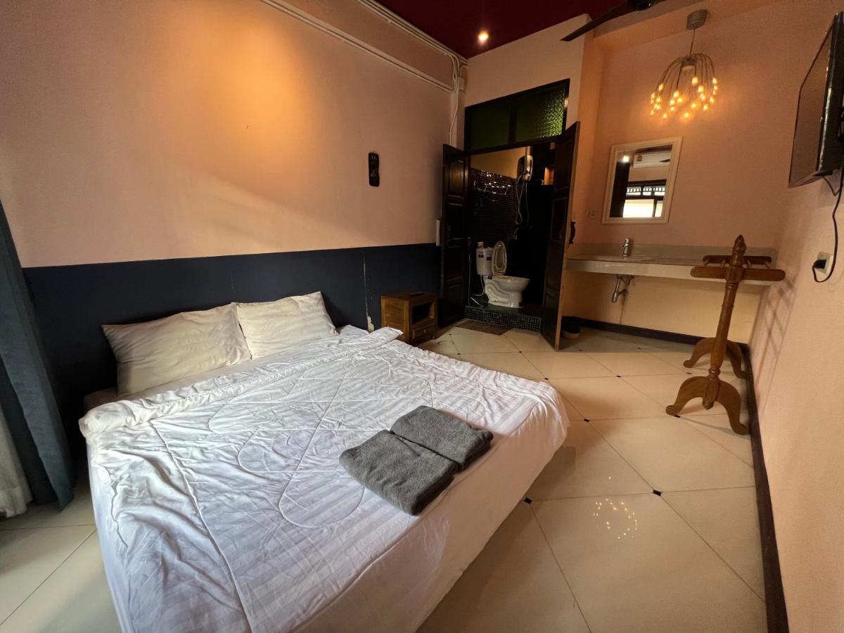 Madera House Chiang Mai Hotel Kültér fotó
